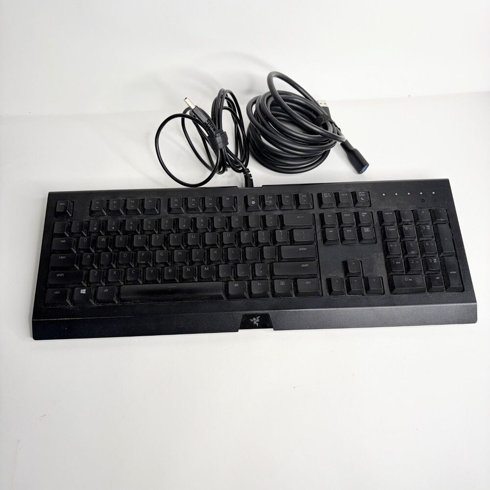 Razer Cynosa Chroma Gaming Keyboard Corded Black With USB Extension Lights Up